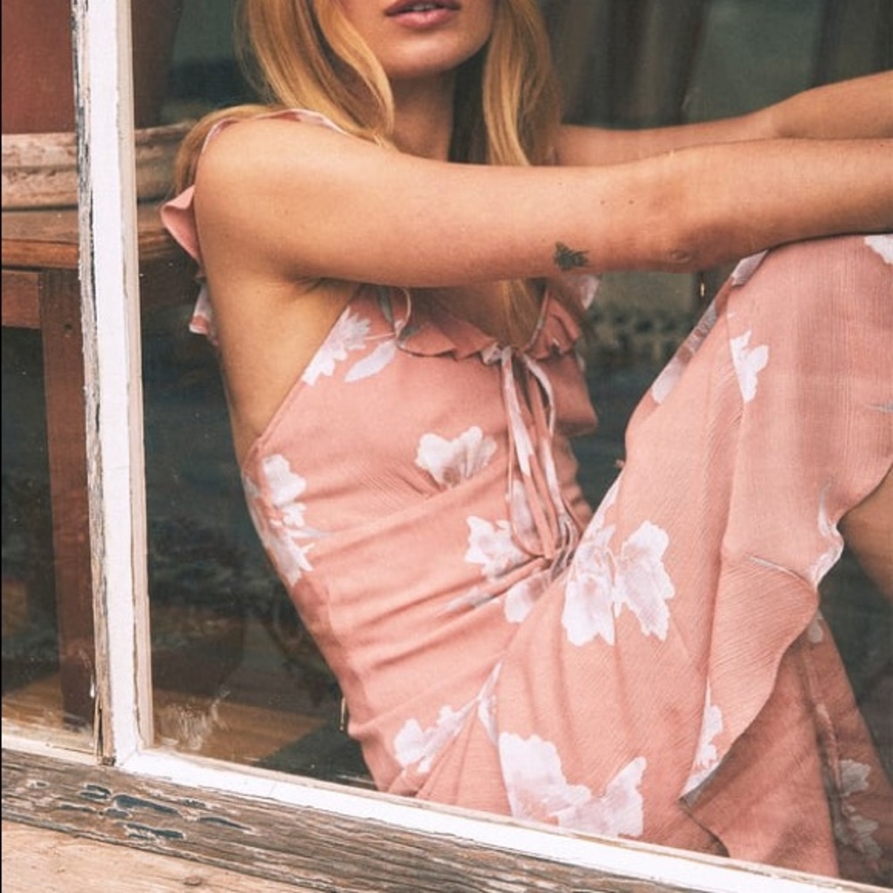 NWT LULUS Blush Floral Print Tie-Front Midi Dress - Picture 2 of 7
